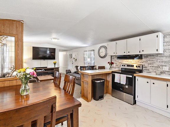 3rd image of 58 Rhodeside Acres