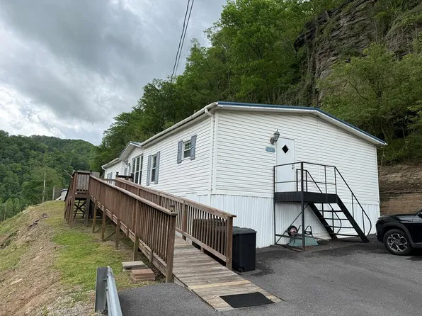 27628 Riverside Dr, Grundy, VA 24614