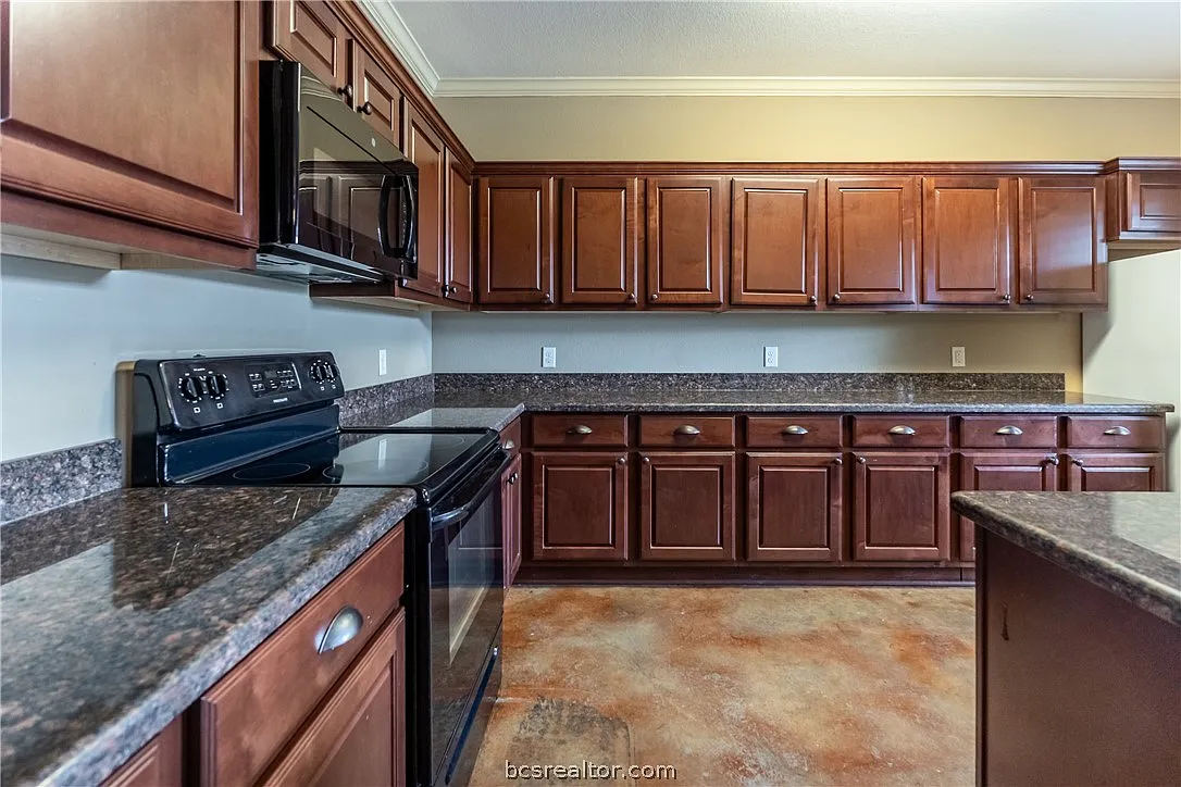 4 bed, 1778 sqft, $2,350 — Photo 2
