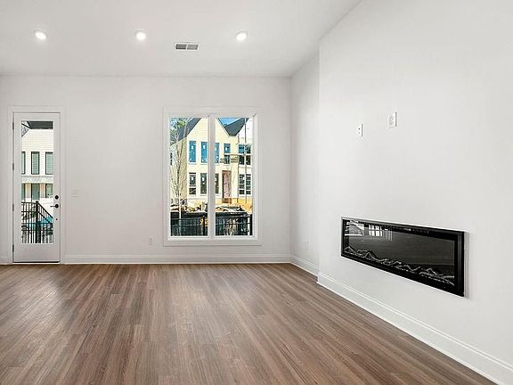2nd image of 119 Pearl St