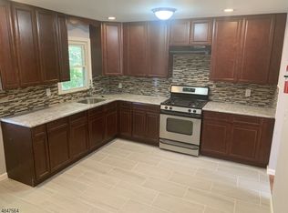 832 S 20th St, Newark, NJ 07108