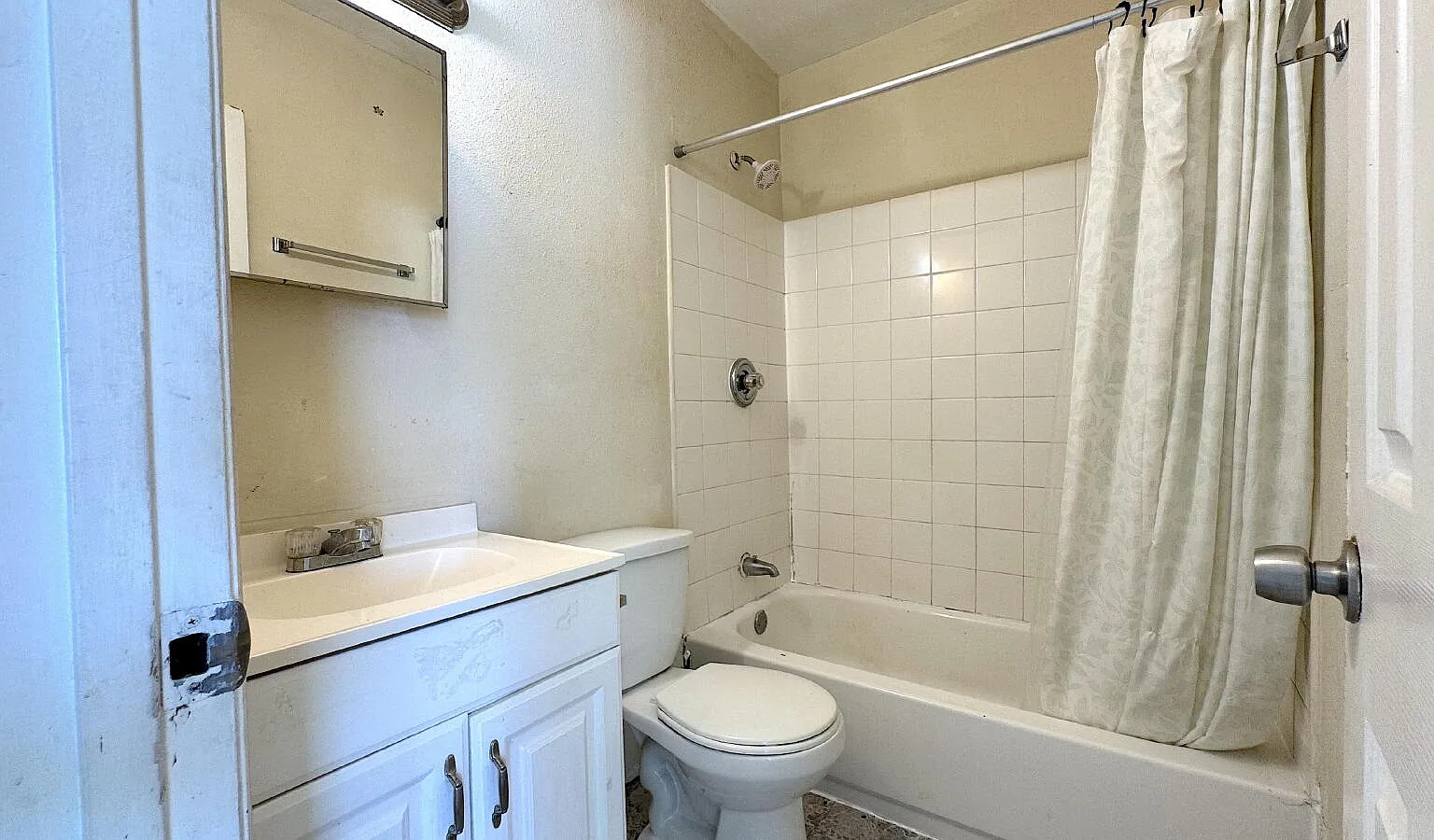 1 bed, 1.0 bath, $1,100 — Photo 4