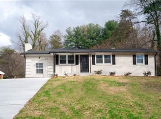 4815 Southwin Dr, Winston Salem, NC 27104