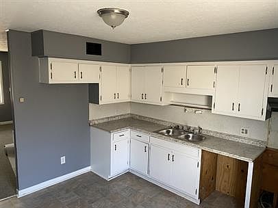 4th image of 800 Burwind Ct #2