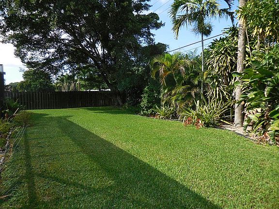 4th image of 9261 NW 18th St