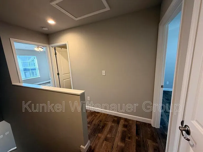 8401 Allied Way — Photo 9