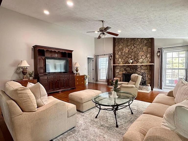 5814 Crooked Creek Rd — Photo 3