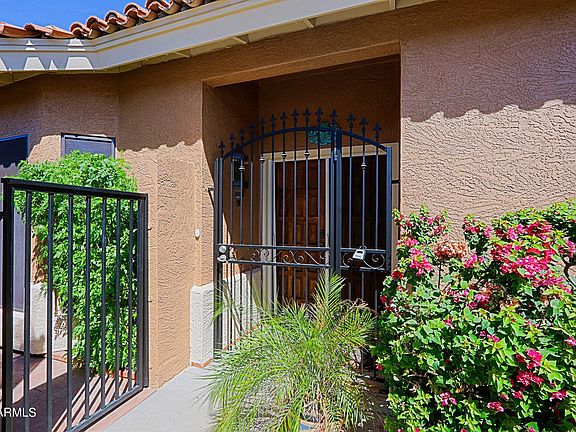 3rd image of 1020 E Sahuaro Dr