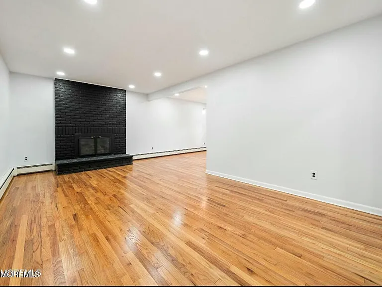1025 Whittier Ave — Photo 3
