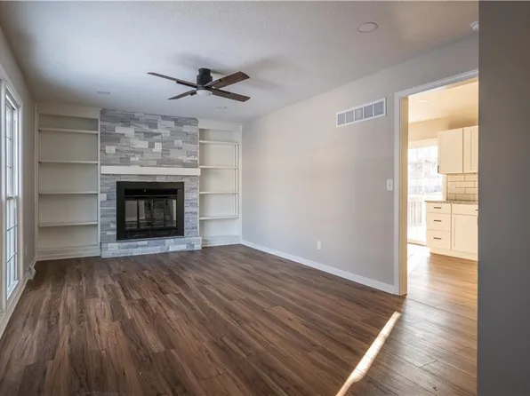 8109 E 133rd Ter, Grandview, MO 64030