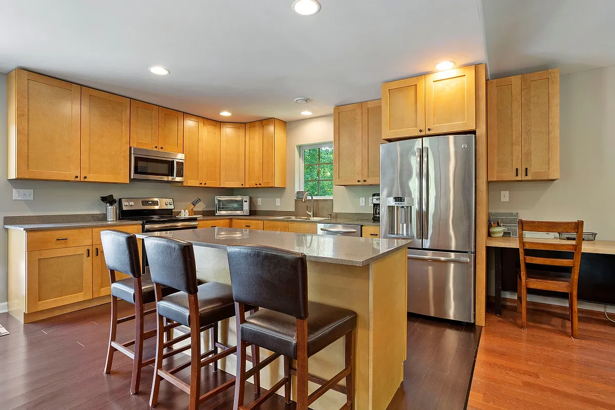 3 bed, 1700 sqft, $2,650 — Photo 3