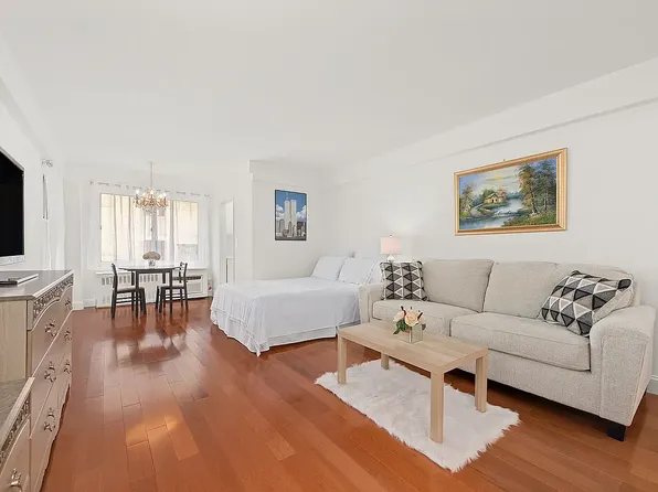 225 East 46th Street image 1 of 13