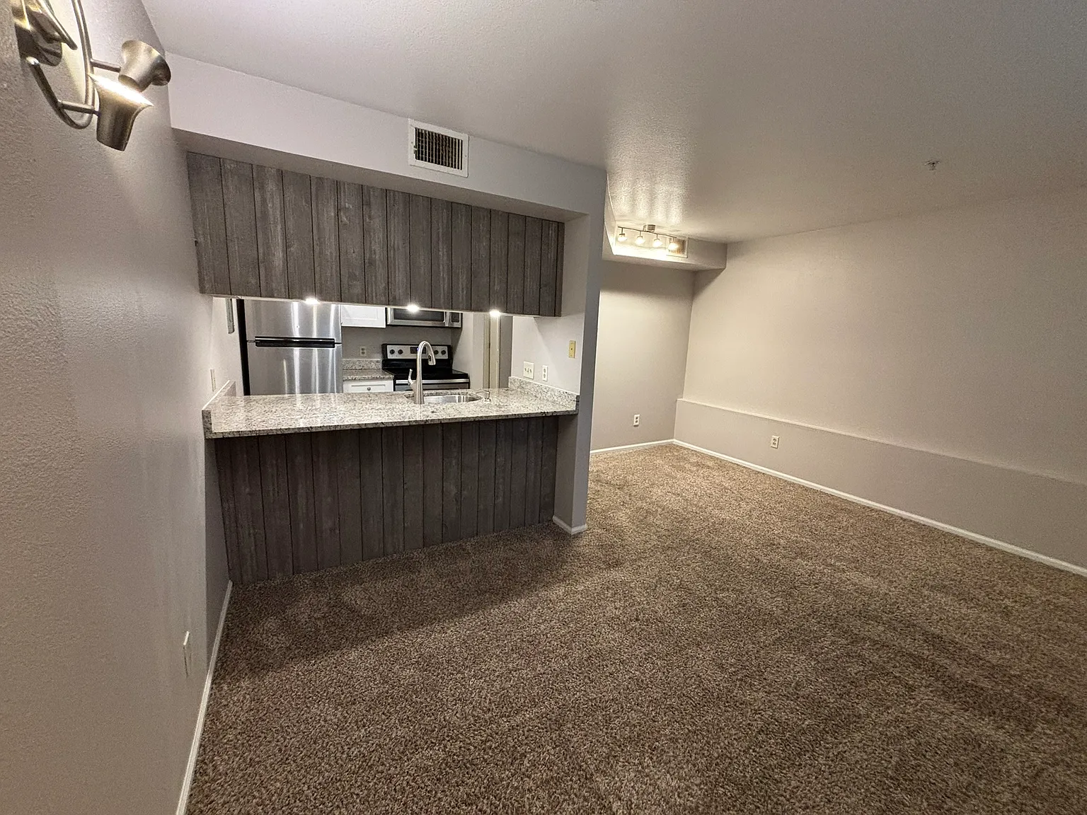 Studio, 450 sqft, $1,400 — Photo 4