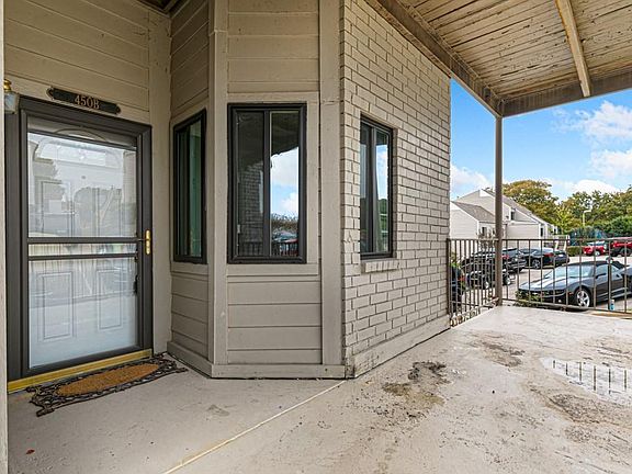 4th image of 450 Yacht Club Dr APT B