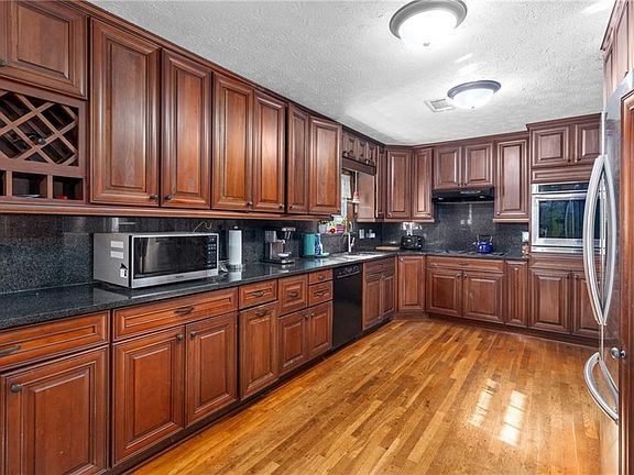 3rd image of 2272 Stag Run