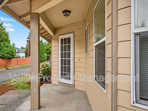 3rd image of 4519 Gracie Ln N
