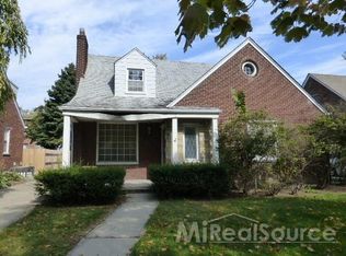 370 Mount Vernon Ave, Grosse Pointe Farms, MI 48236