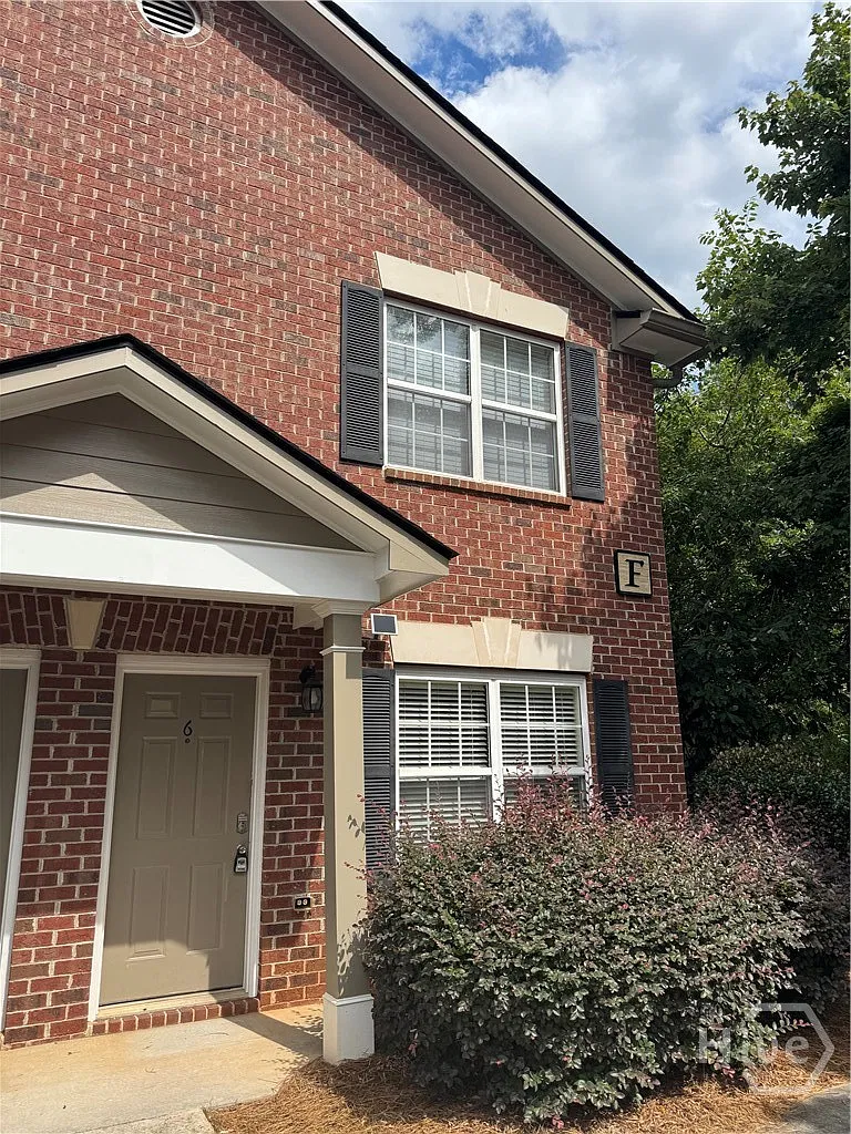 2 bed, 2.5 bath, 1184 sqft, $1,575 — Photo 1