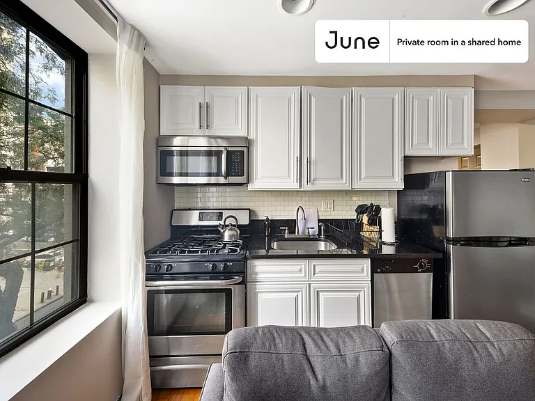 226 E 7th St #B — Photo 8