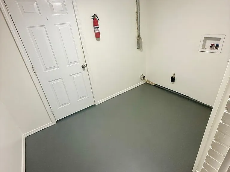 902 Gibson Dr — Photo 13