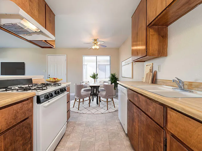 Stonebridge Apartments — Photo 9