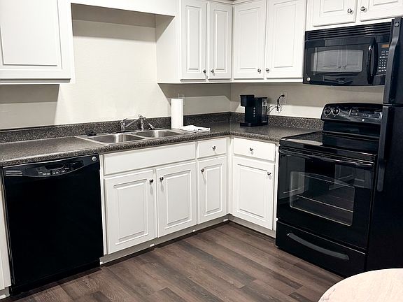 2nd image of 807 Park Ln