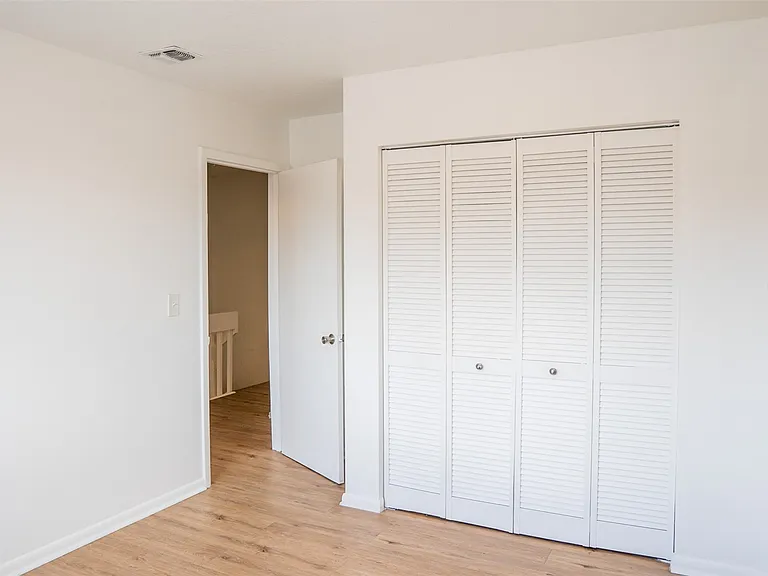 2323 Huntington Green Ct — Photo 13