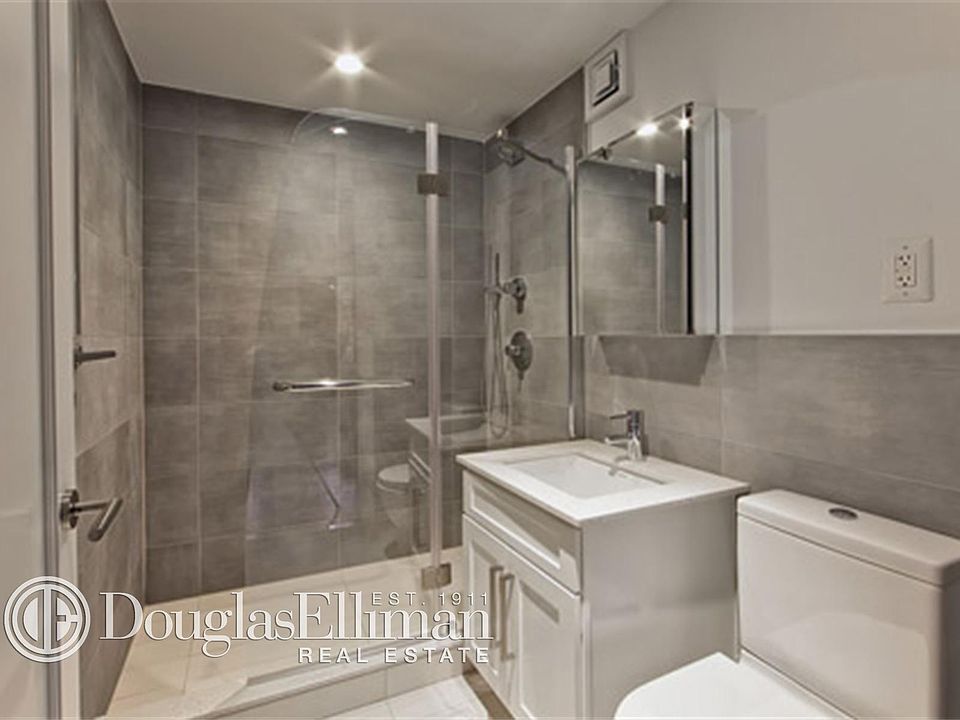 2nd image of 301 E 47th St APT 12K