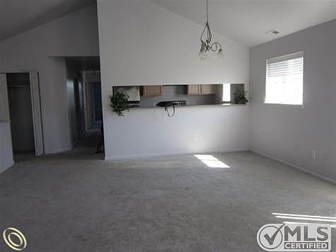 Living area/ Dine'L