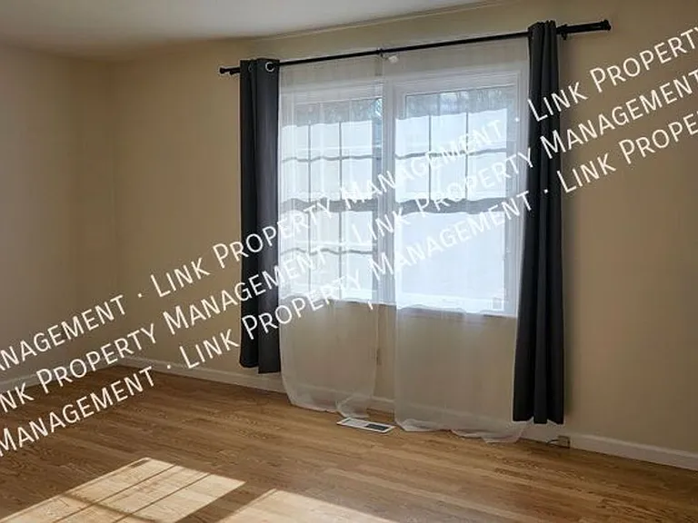 9328 Berkshire Cir — Photo 28