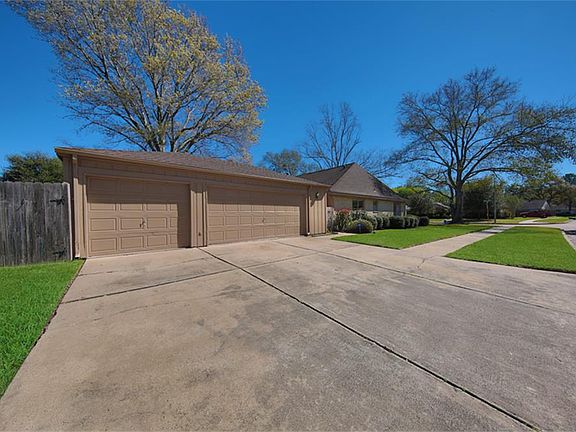 3rd image of 1038 Powder River Dr
