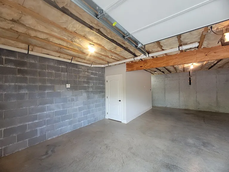652 Grays Pointe Ct — Photo 23