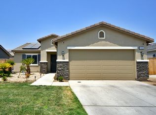 560 Rebeca Ave, Sanger, CA 93657