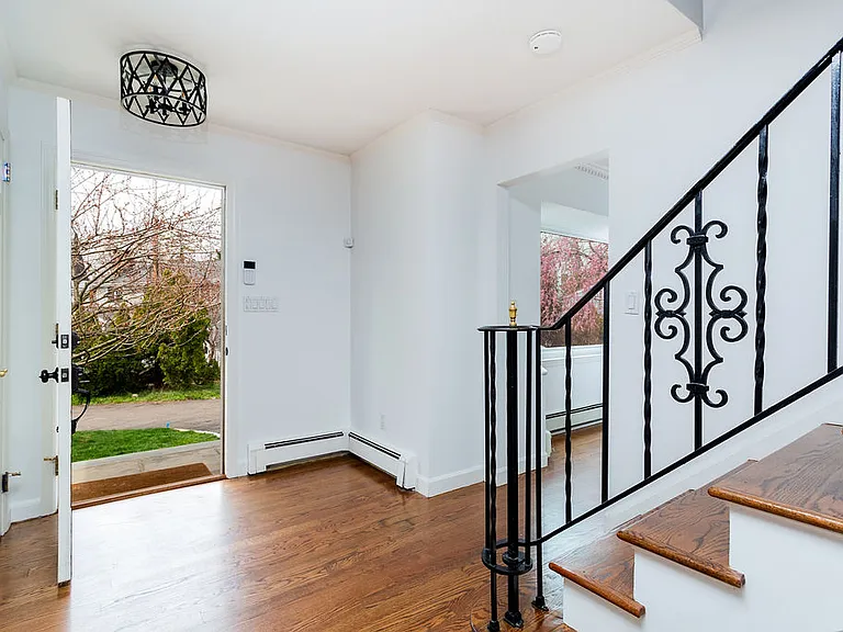 302 Sound Beach Ave — Photo 3