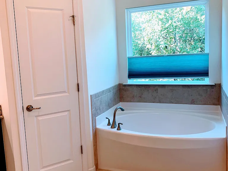 Master soaking garden tub
