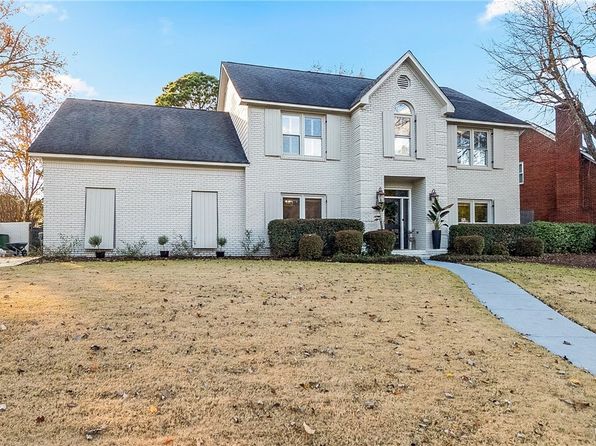 2933 N Hampton Dr, Tuscaloosa, AL 35406