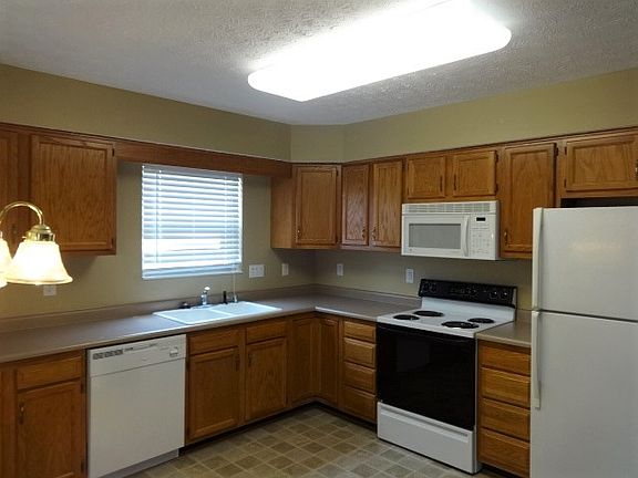 3rd image of 4509 Pond Meadows Ct