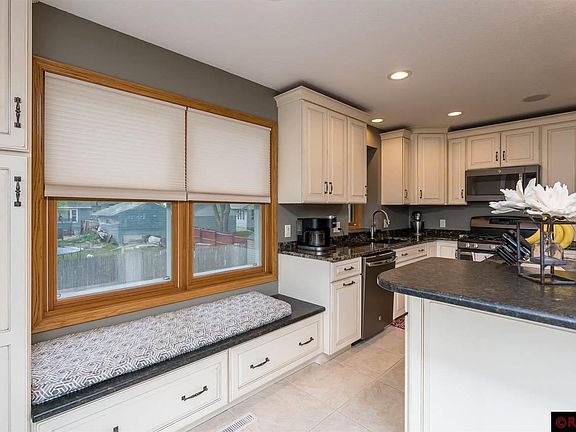5th image of 116 N Belmont Dr