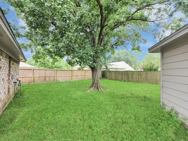 7510 Renmark Ln — Photo 48