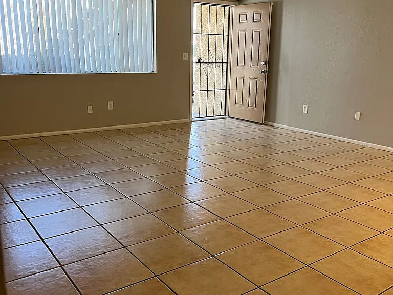 3357 W Harmont Dr #2 — Photo 7