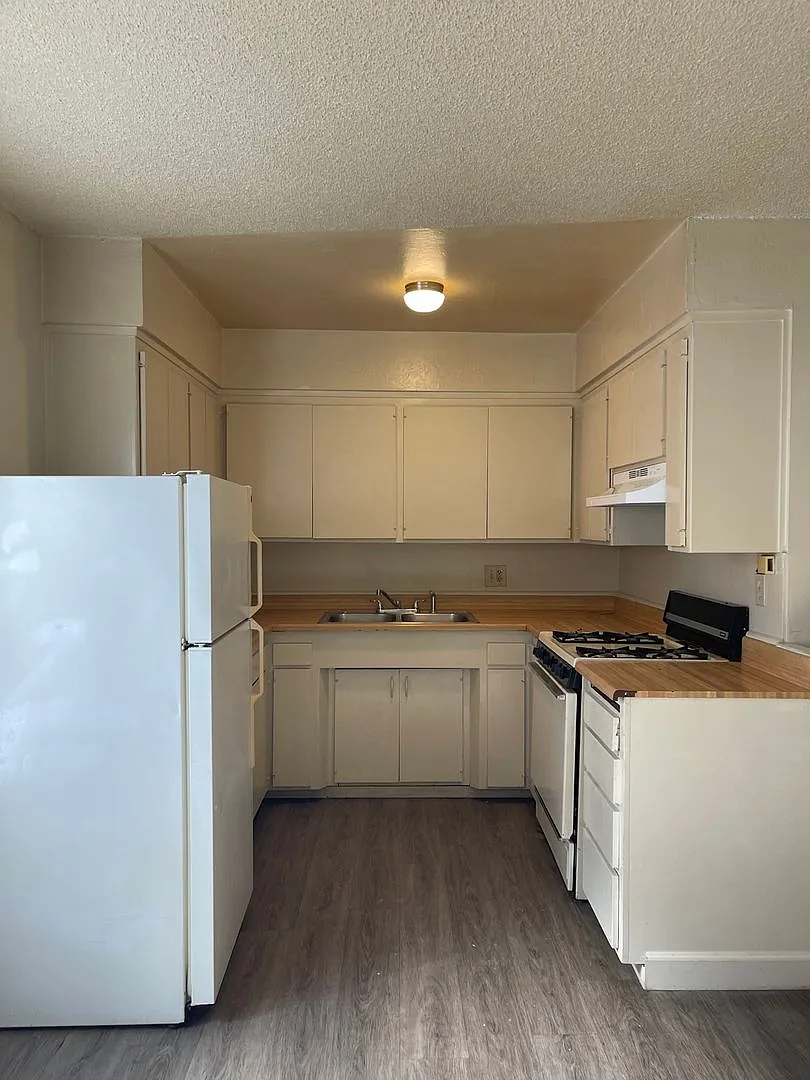 1090 N. Court Street — Photo 3