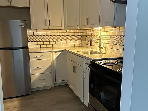 2nd image of 1400 Herbert Dr #1B-1Ba