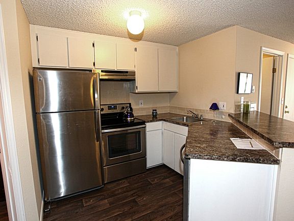 3rd image of 12434 Ambaum Blvd SW Unit B-107