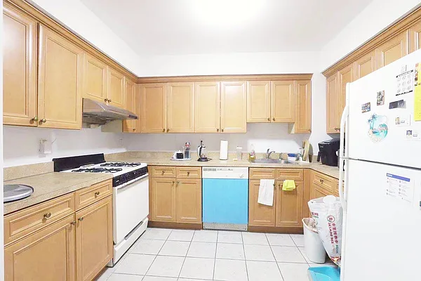 Sold by King Zone Realty Inc | media 24