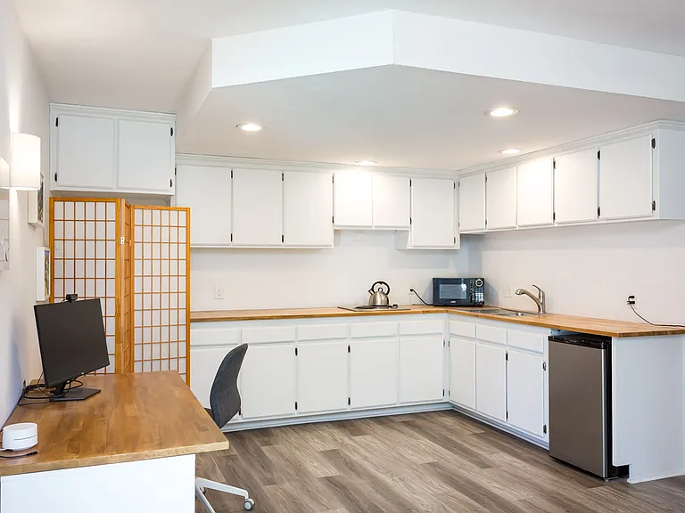 3820 Merivale Ave — Photo 30