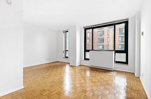 3rd image of 1 Irving Pl APT G19h