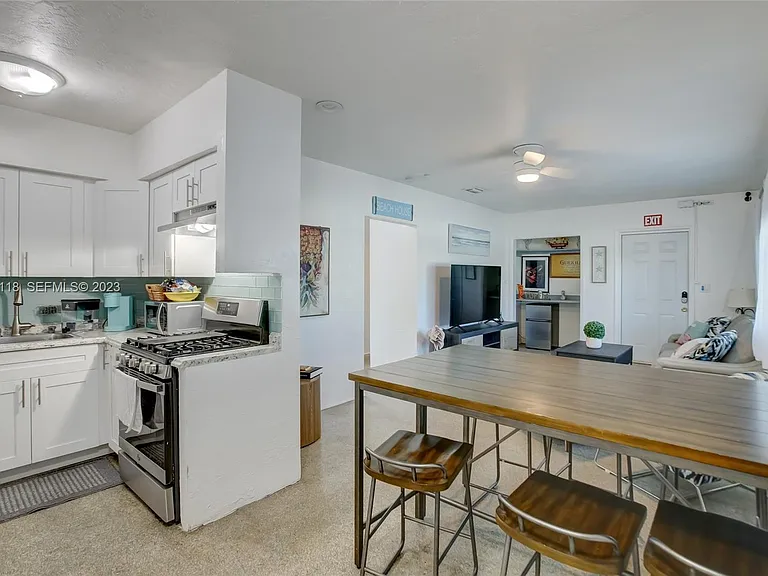 N Ocean Dr — Photo 3