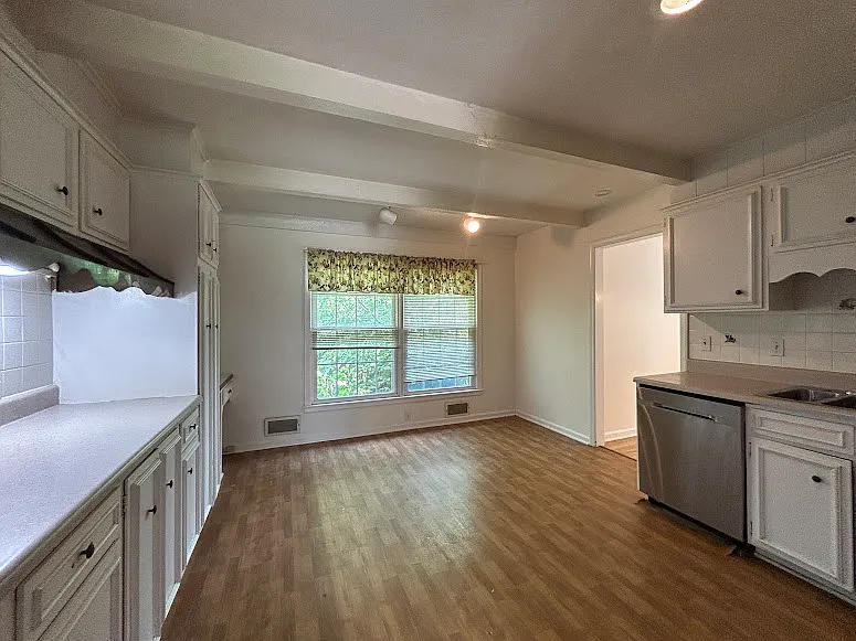 4 bed, 2000 sqft, $2,500 — Photo 4