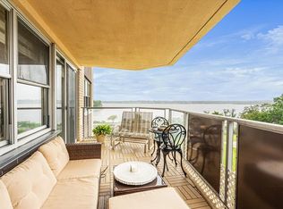 17-85 215th St #4M, Queens, NY 11360