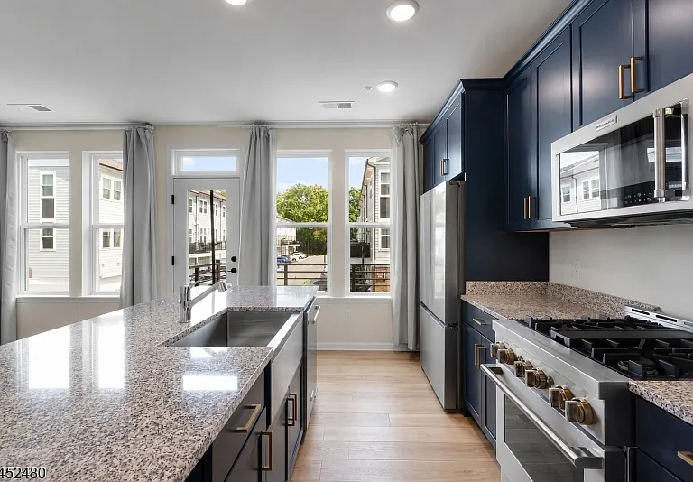 7 Jessica Ln #11205 — Photo 3